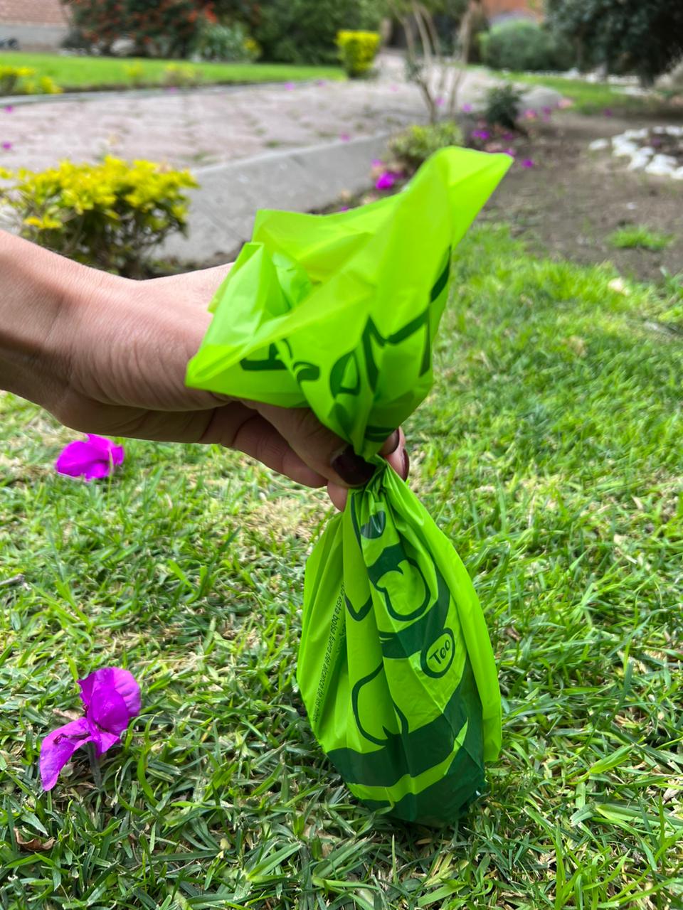 BOLSAS COMPOSTABLES PRA DESECHOS DE MASCOTA 120 BOLSAS CAJA CON 8 ROLLOS